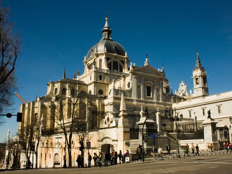 Sightseeing Madrid Almudena Cathedrale